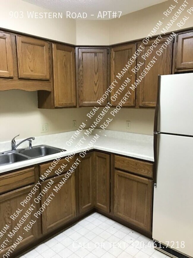 Foto del edificio - 903 Western Rd