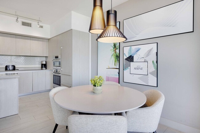 Foto del edificio - 2721 Hallandale Beach Blvd