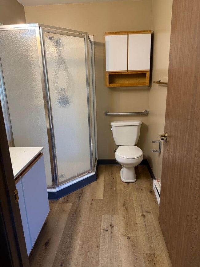Building Photo - Cozy 3 Bedroom Ready For You to Make Home!!