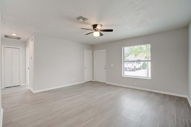 Building Photo - 6567 Jupiter Gardens Blvd