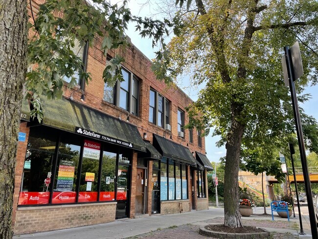 Building Photo - 1771 W Greenleaf Ave
