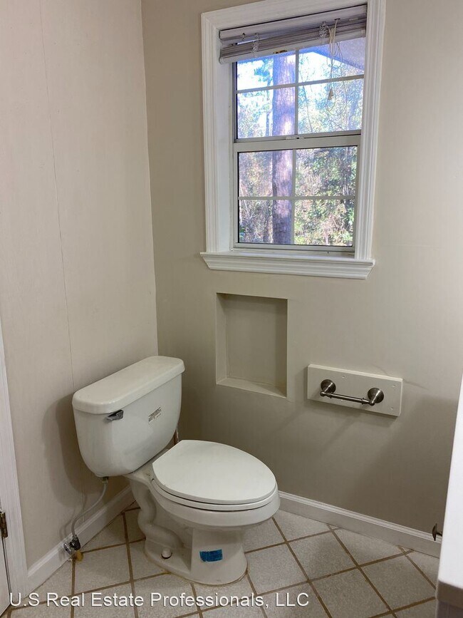Building Photo - Studio, 1 bath House - 634 N Main Street U...