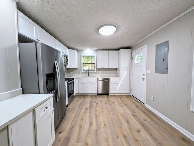 Building Photo - 190 Forsythia Ct