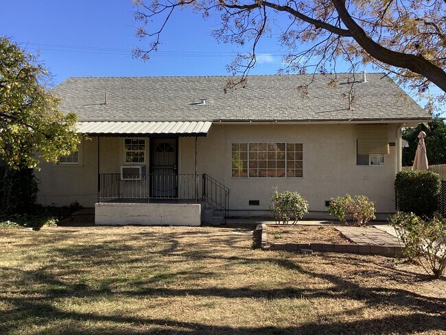 Building Photo - 1532 N. Safford Ave Fresno, CA 93728