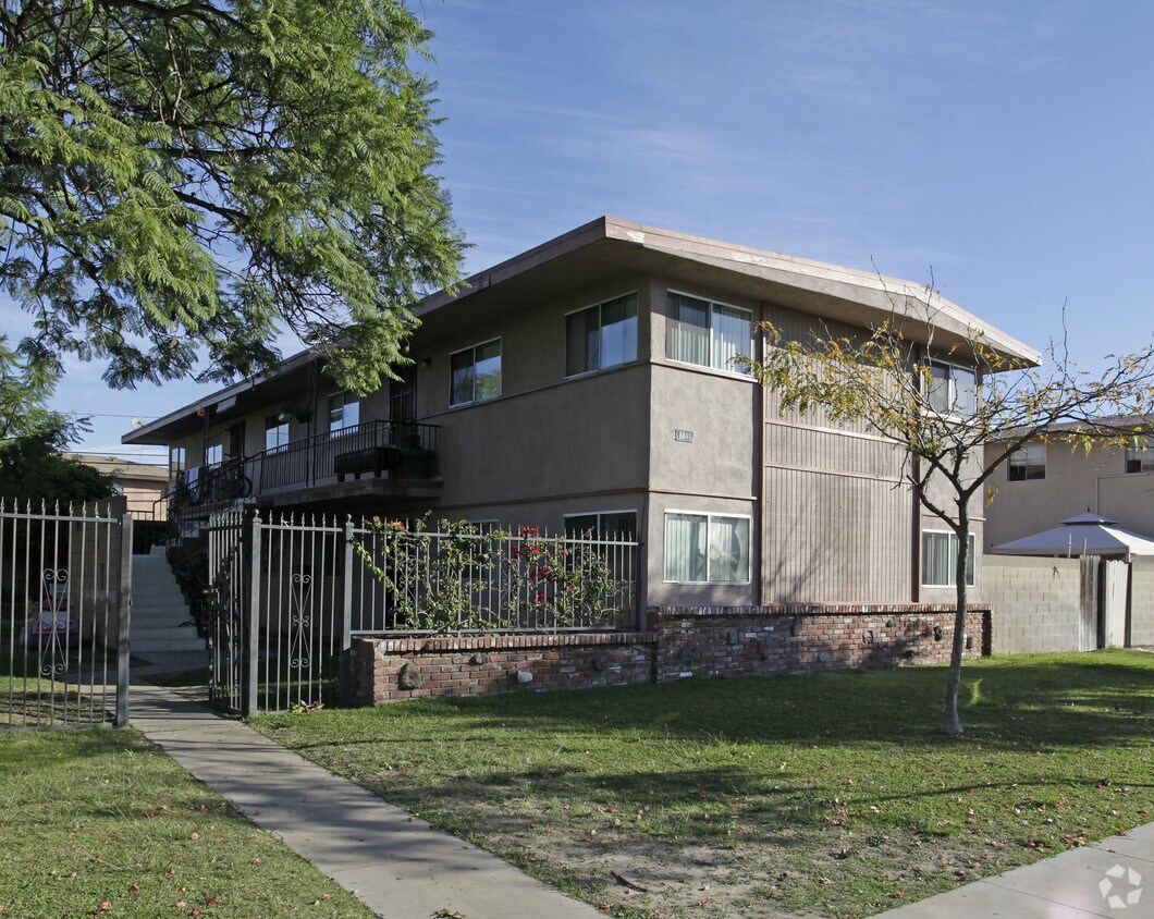 Primary Photo - 3411 W Olinda Ln