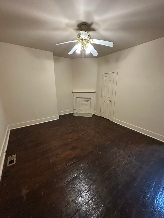 Building Photo - 610 S Green St