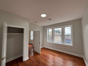 Building Photo - 162 Bergen Ave