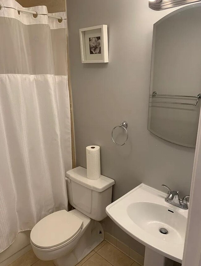 Foto del edificio - 8730 62nd Ave - APT 4E