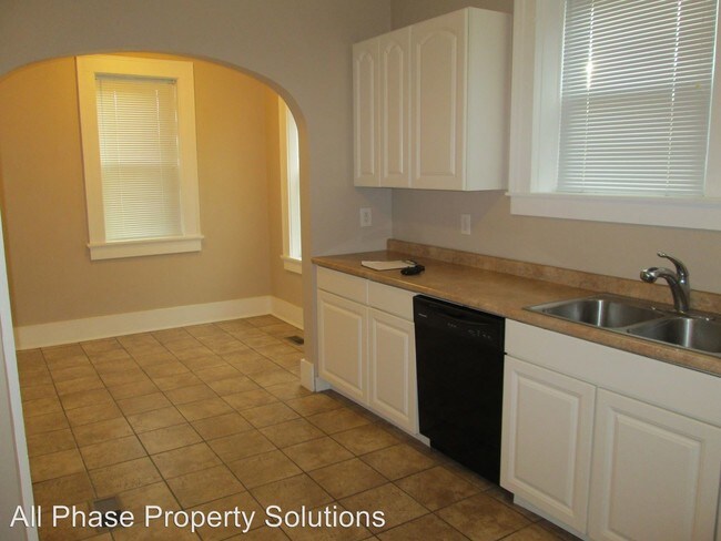 Building Photo - 3 br, 1 bath Apartment - 2200 Broadway