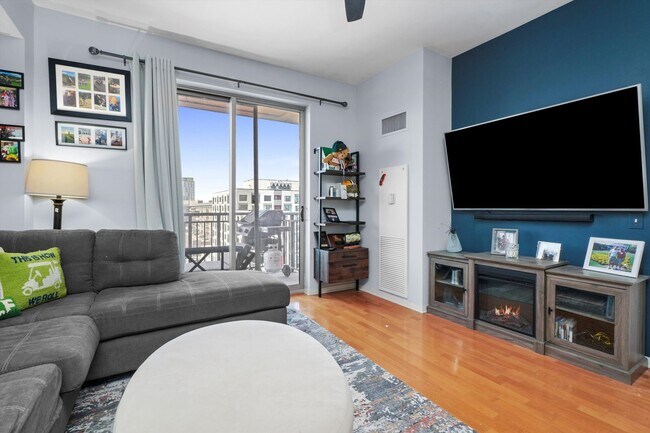 Foto del edificio - 437 W Division St