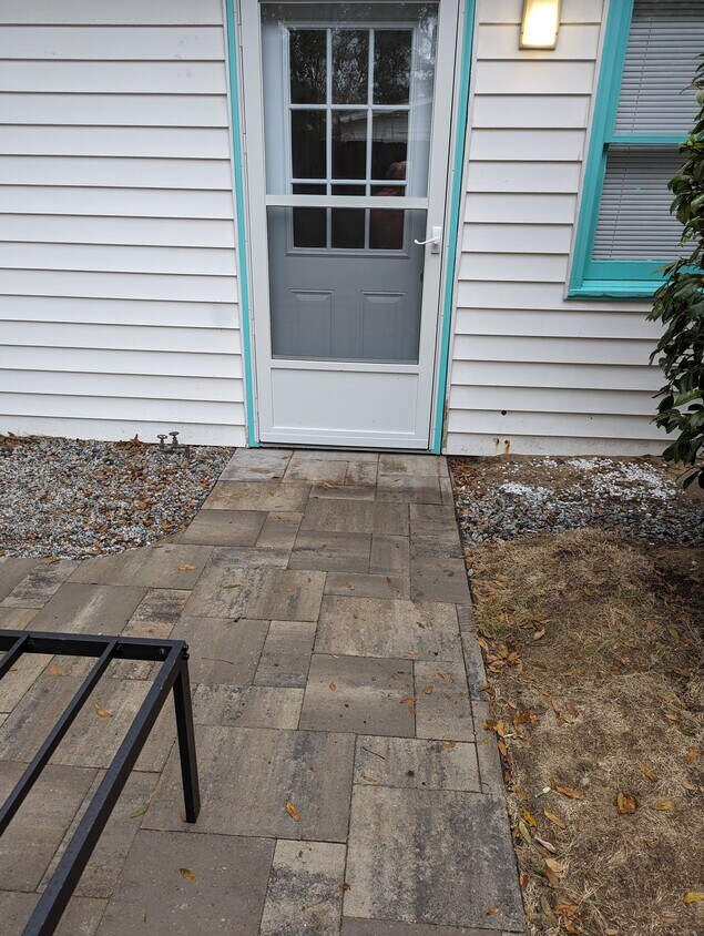 Front entrance - 104 SE 16th St