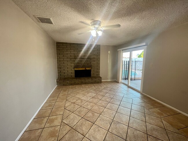 Building Photo - Updated North Phx Home w/Pool