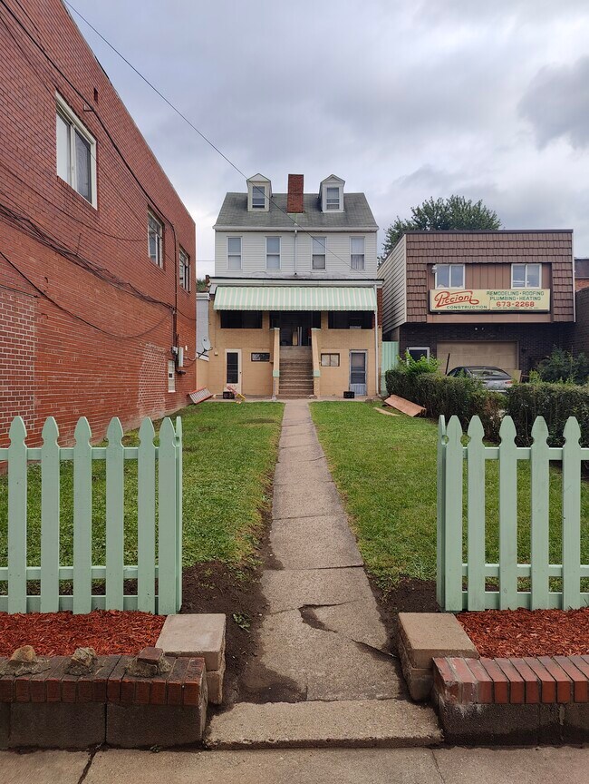 Foto del edificio - 735 Monongahela Ave