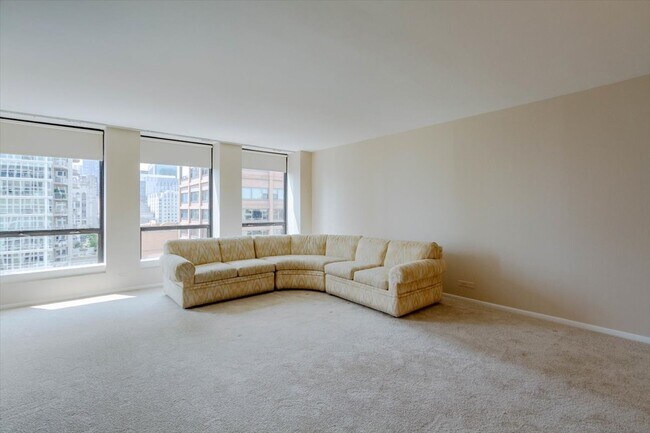 Foto del edificio - 260 E Chestnut St