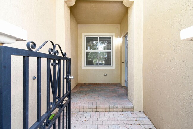 Building Photo - 2912 Hidden Hills Rd