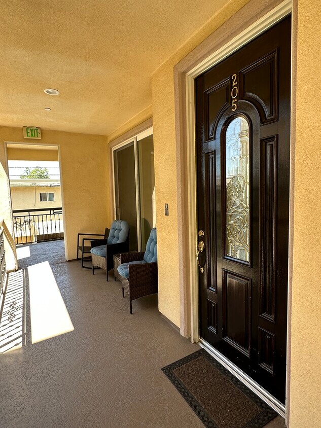 549 E Palm Ave Unit 205, Burbank, CA 91501 Condo for Rent in Burbank, CA