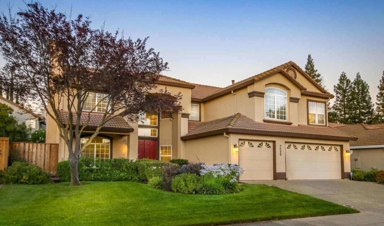 Primary Photo - 3030 Daggett Dr