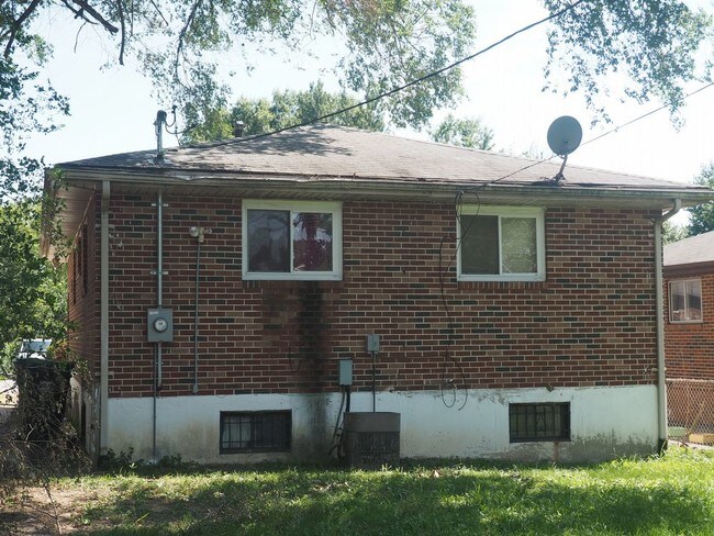 Building Photo - 1215 Lakeview Ave