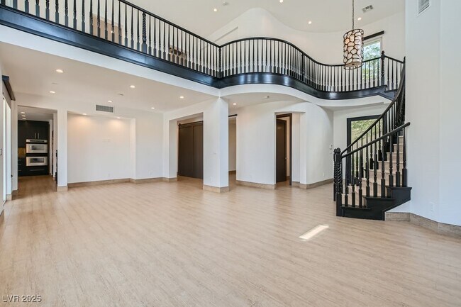 Building Photo - 729 Pinnacle Heights Ln