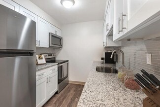 Building Photo - Crossroads Apartment and Townhomes