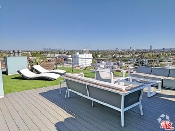 Penthouse Loft with Jaw dropping views - 1152 N La Cienega Blvd
