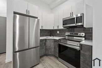 Building Photo - 1237 N 60th St