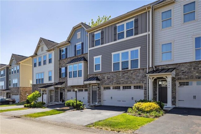Foto del edificio - 6004 Augusta Ln