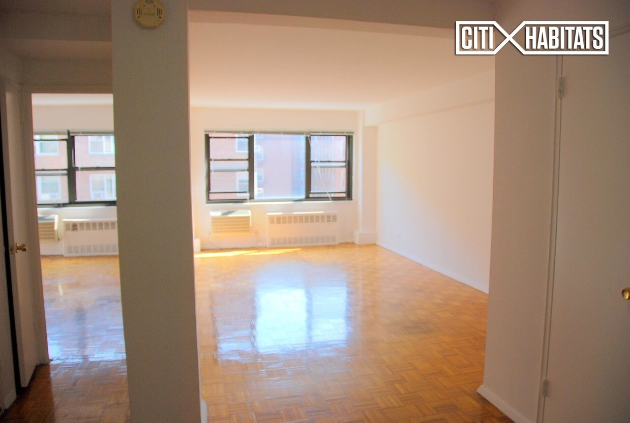Foto principal - Forrestal, The