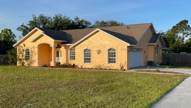 Building Photo - 4870 NE 64th Ave