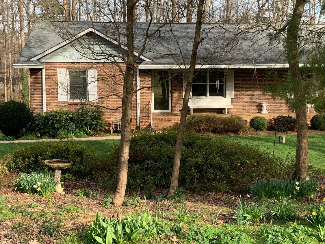 Primary Photo - 2056 Eaker Dr