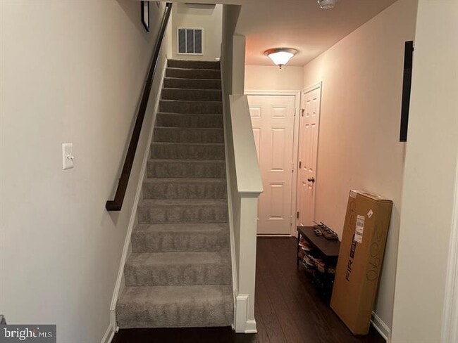 Building Photo - 7118 Rowlock Aly