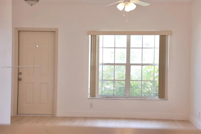 Building Photo - 16686 Hemingway Dr