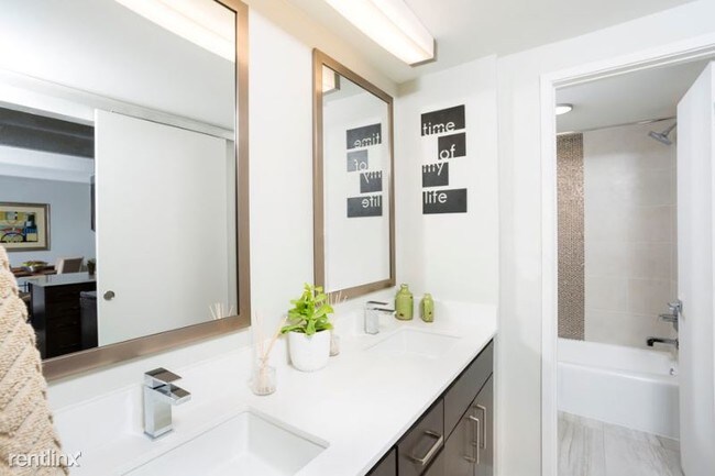 Foto del edificio - 1 br, 1 bath Apartment - 1045 Downing St