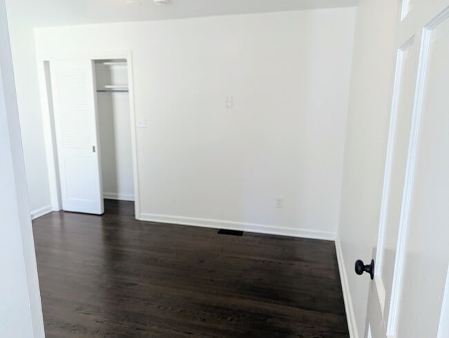 Building Photo - 213 Constitution Dr