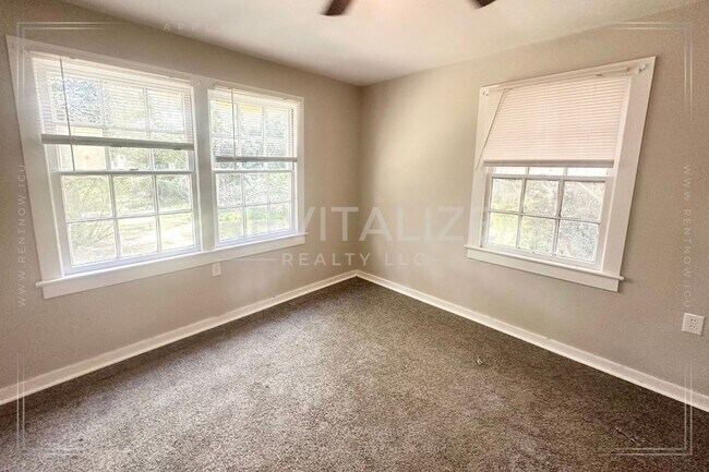 Building Photo - $0 Deposit! 4 Bedroom/1 Bathroom House in ...
