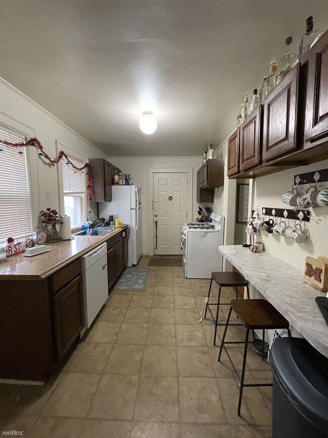 Building Photo - 5 br, 2 bath House - 932 Dewey Ave 932 Dewey