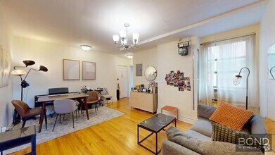 Building Photo - 216 W 89th St