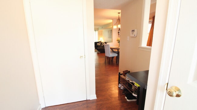 Building Photo - Awesome 2BR/2BA Townhouse near UNC with DO...
