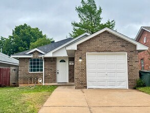 Building Photo - 223 W 6th St