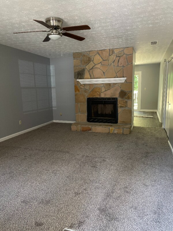 Foto del edificio - 5676 Waterford Ct