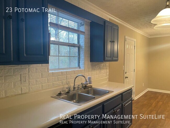 Building Photo - Charming 3 Bedroom/2 Bath Ranch Home in Vi...