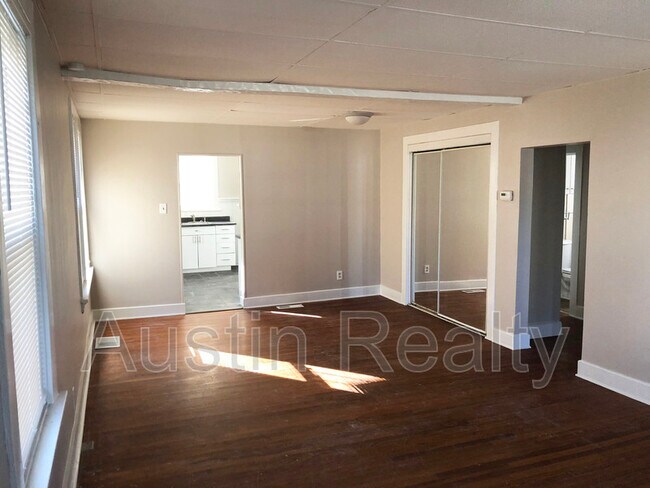 Foto del edificio - 1135 Hilltop Dr