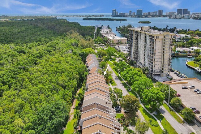 Foto del edificio - 2529 NE 135th St