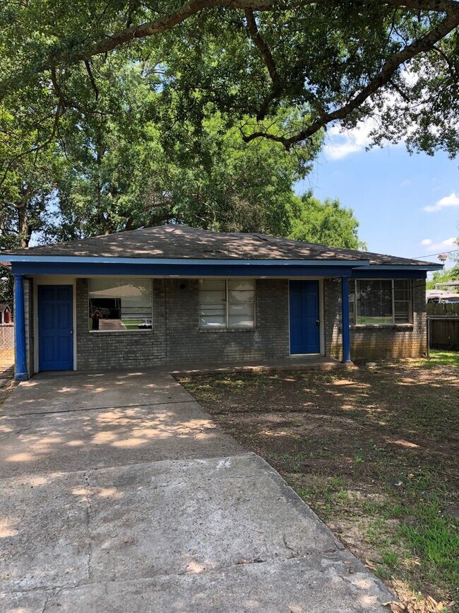 Building Photo - 6805 Despot Rd