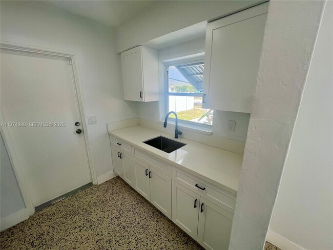 Foto del edificio - 1710 Arthur St