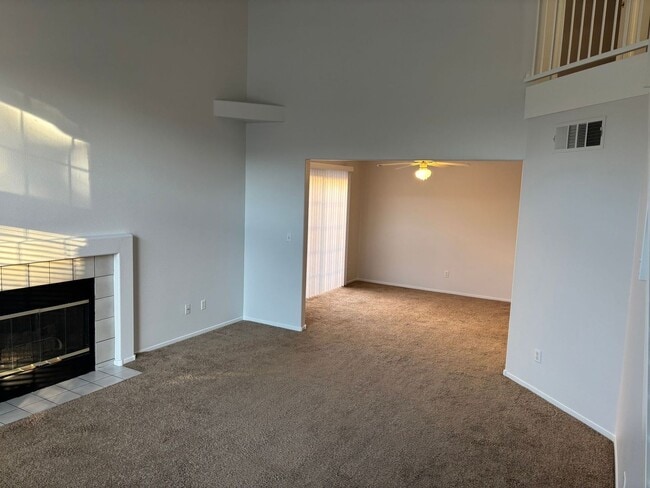 Building Photo - *GREAT TOWNHOME IN GATED "SILVERADO RANCH COMMUNITY!!"