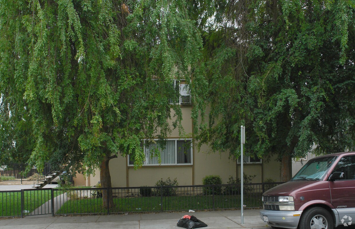 Building Photo - 5200 Snow Dr