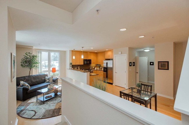 Building Photo - Spacious Condo in the Jade Building