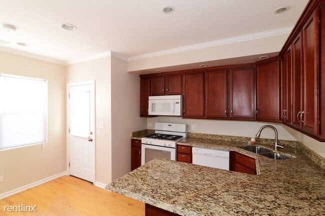 Building Photo - 2 br, 1 bath House - 3234 N Hamlin Ave
