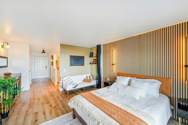 Foto del edificio - 7904 West Dr